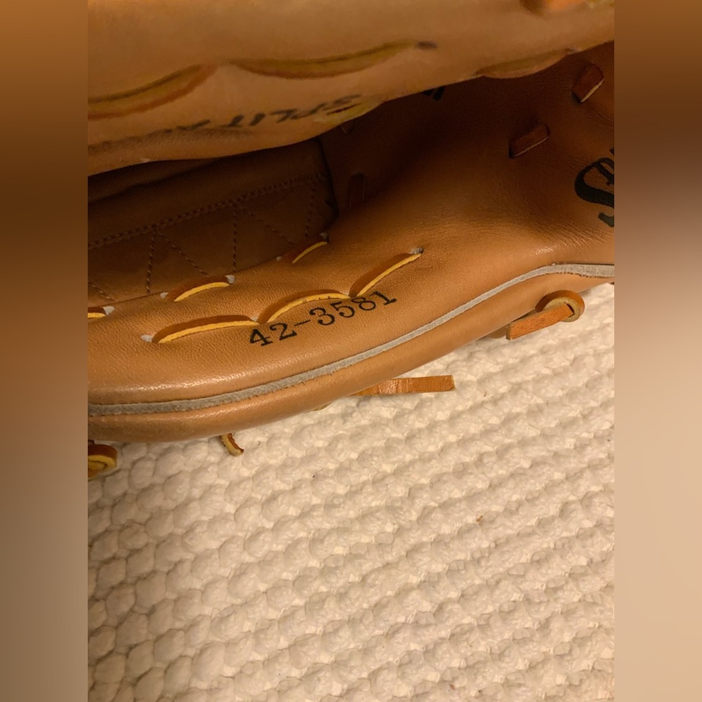 SPALDING BASEBALL GLOVE - Picture 7 of 8
